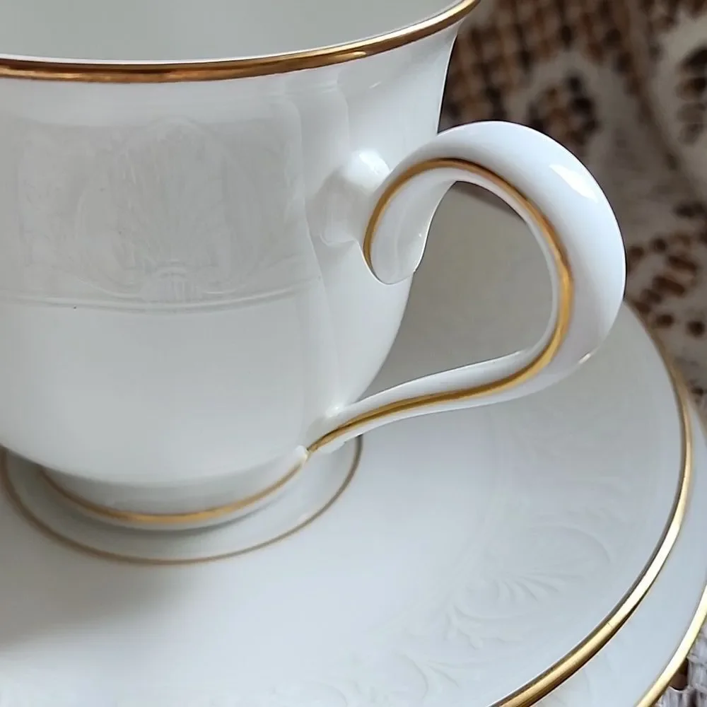 Lenox Bone china 'Hannah' Gold Band Debut Collection